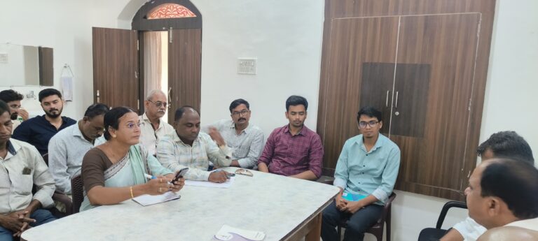 बैठकीत अधिकाऱ्यांवर काढला नागरिकांनी रोष; बऱ्हाणपूर अंकलेश्वर महामार्ग आठ दिवसात दुरुस्त करण्याची अधिकाऱ्यांकडून ग्वाही