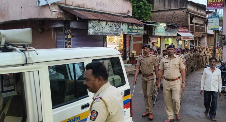 सावदा येथे पोलिसांचे पथसंचलन