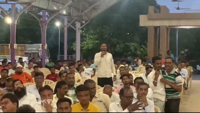 सावदा येथे शांतता कमिटीच्या बैठकीमध्ये बांधकाम विभागाची फजिती