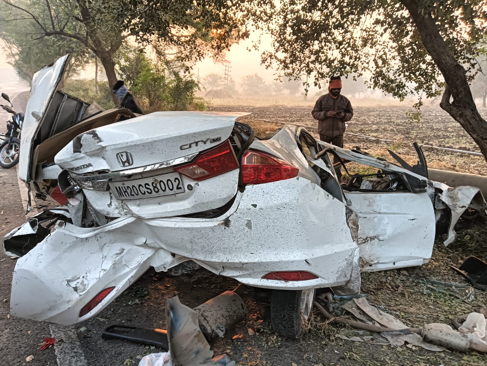 सावदा भुसावळ महामार्गावर भीषण अपघातरावेर येथील तिघांचा मृत्यू तर दोघ गंभीर जखमी