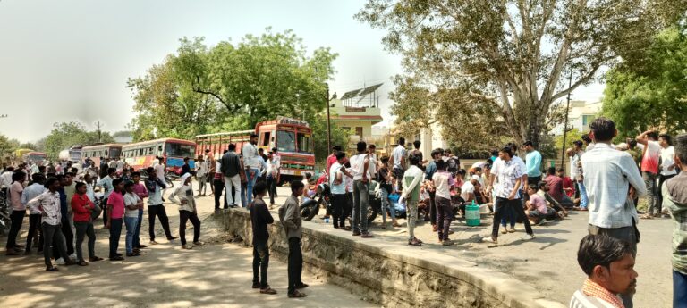 वाघोदा येथे गोरक्षकांना मारहाण; संशयतांना पकडण्यासाठी वाघोदा येथे रस्ता रोको