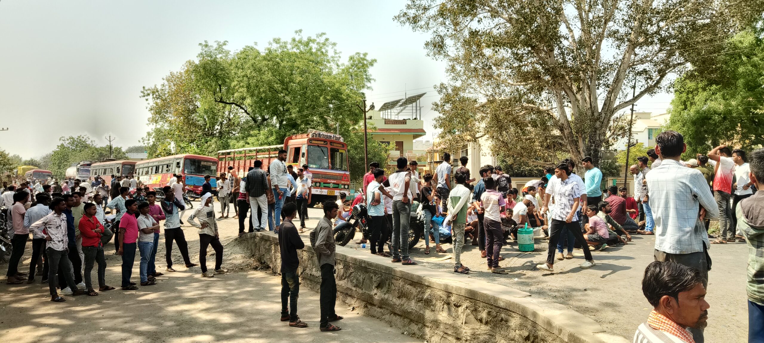 वाघोदा येथे गोरक्षकांना मारहाण; संशयतांना पकडण्यासाठी वाघोदा येथे रस्ता रोको